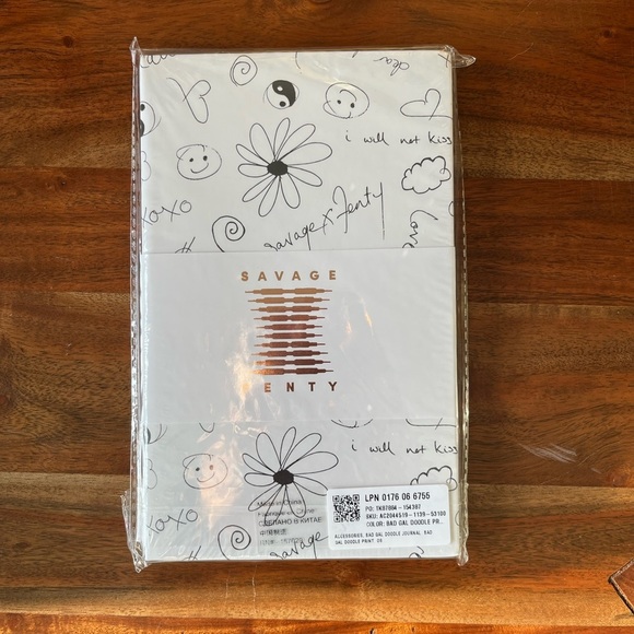 Savage X Fenty Bad Gal Doddle Print Black & White Diary - Picture 3 of 4